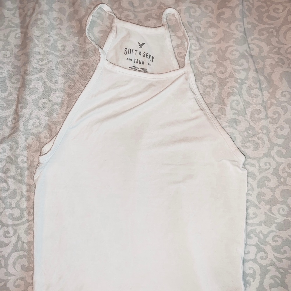 💋AE WHITE CROPPED TOP